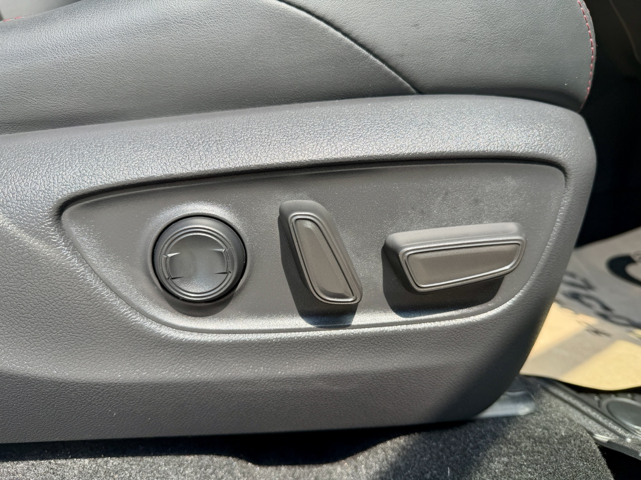 
								TOYOTA RAV4 PLUG IN HIBRIT full									