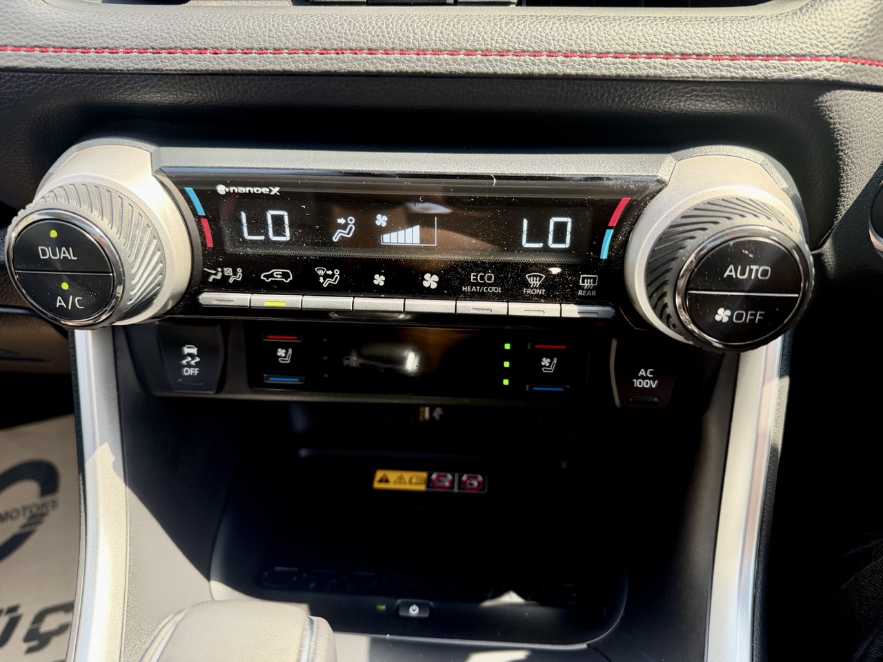 
								TOYOTA RAV4 PLUG IN HIBRIT full									