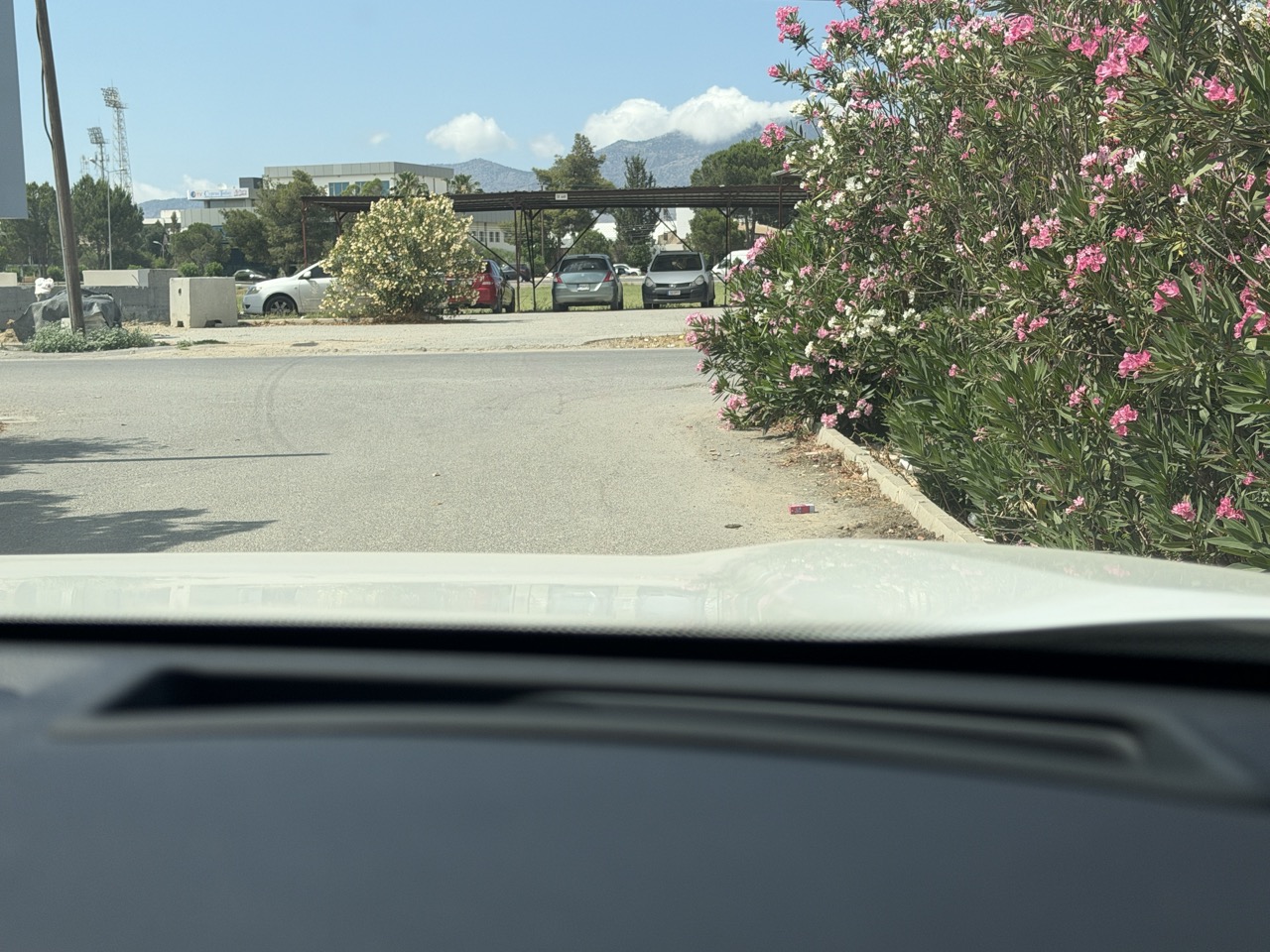 
								TOYOTA RAV4 PLUG IN HIBRIT full									