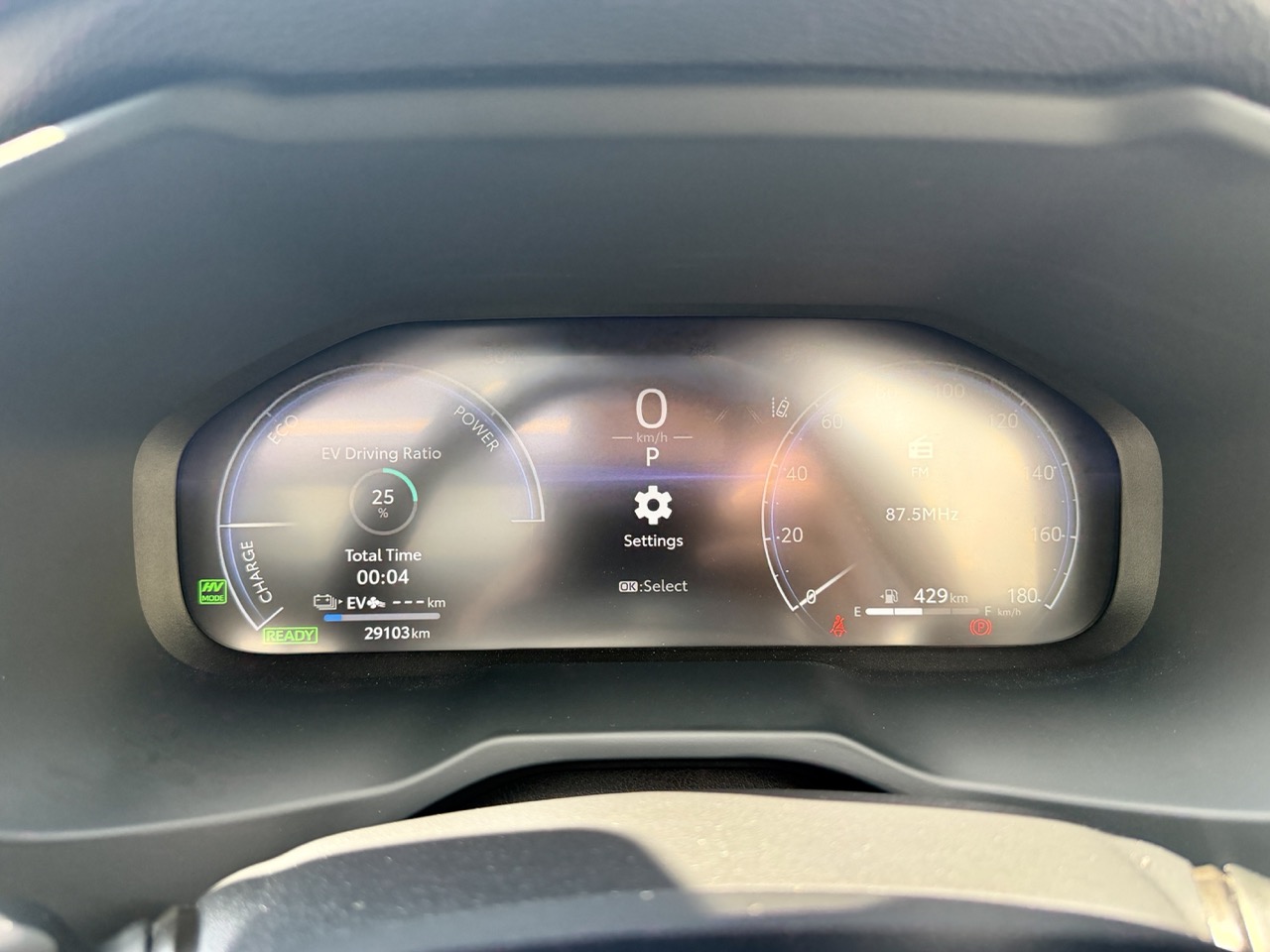 
								TOYOTA RAV4 PLUG IN HIBRIT full									
