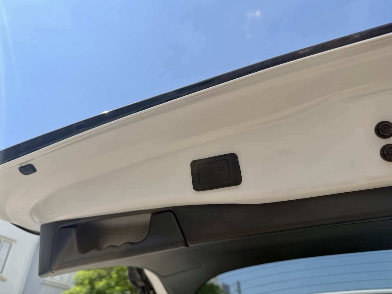 
								TOYOTA RAV4 PLUG IN HIBRIT full									