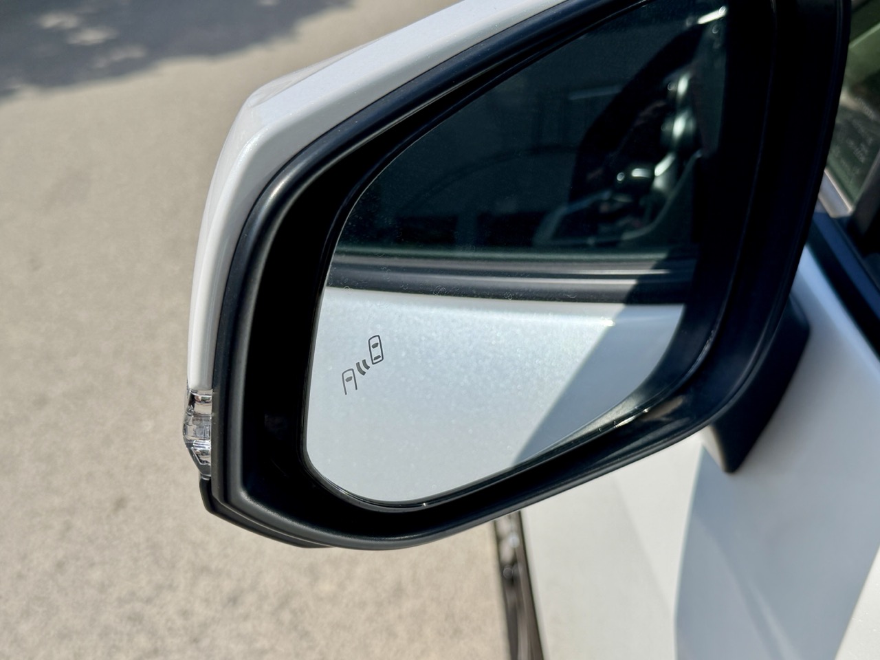 
								TOYOTA RAV4 PLUG IN HIBRIT full									