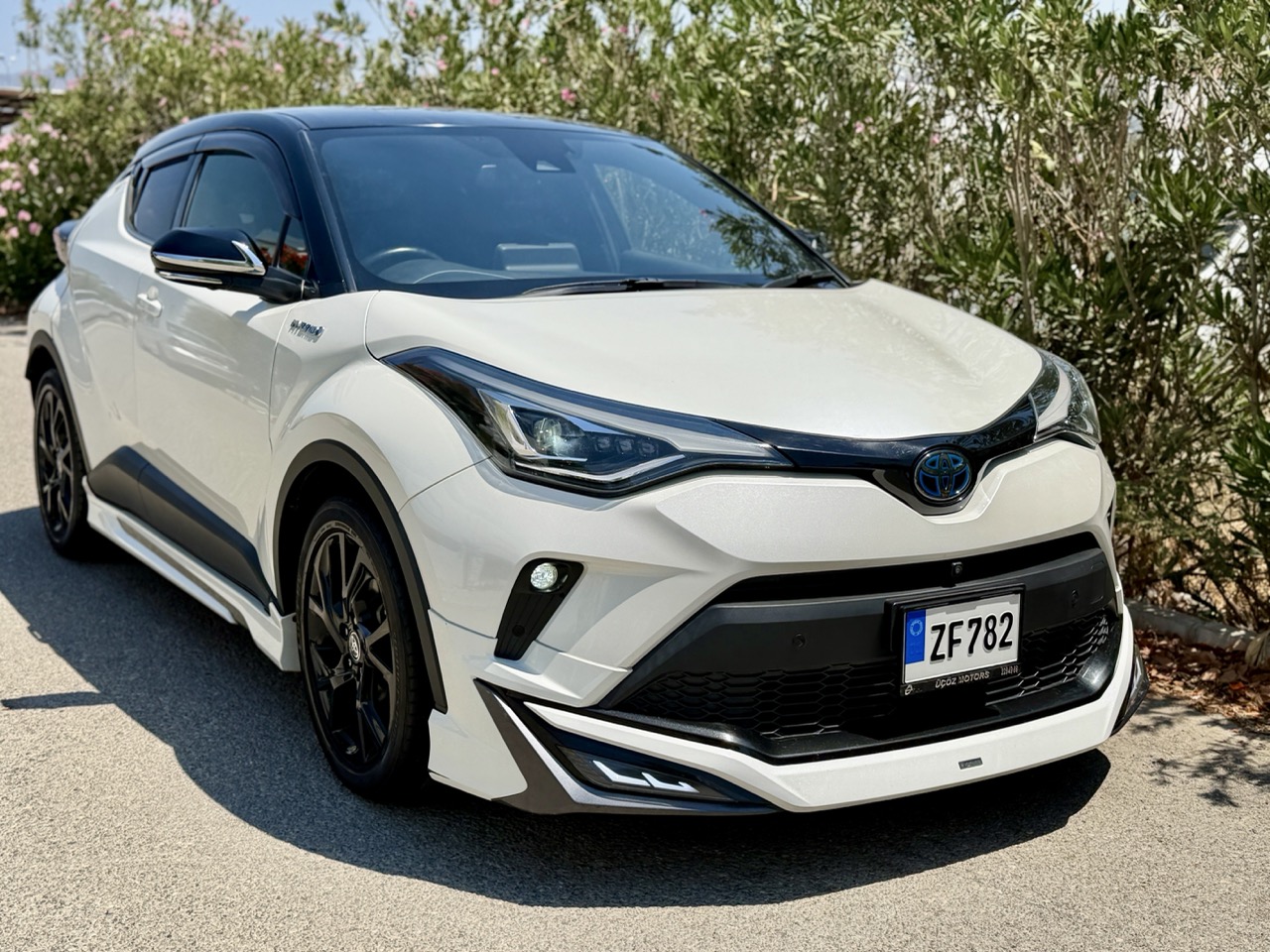 
								Toyota CH-R full									