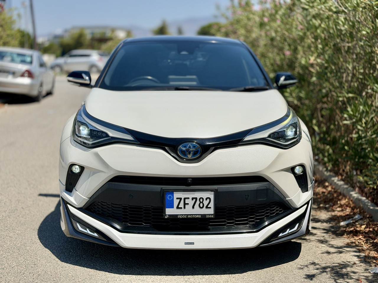 
								Toyota CH-R full									