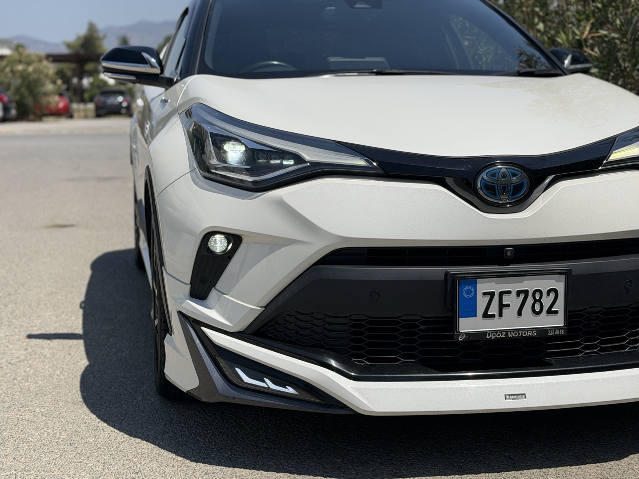 
								Toyota CH-R full									