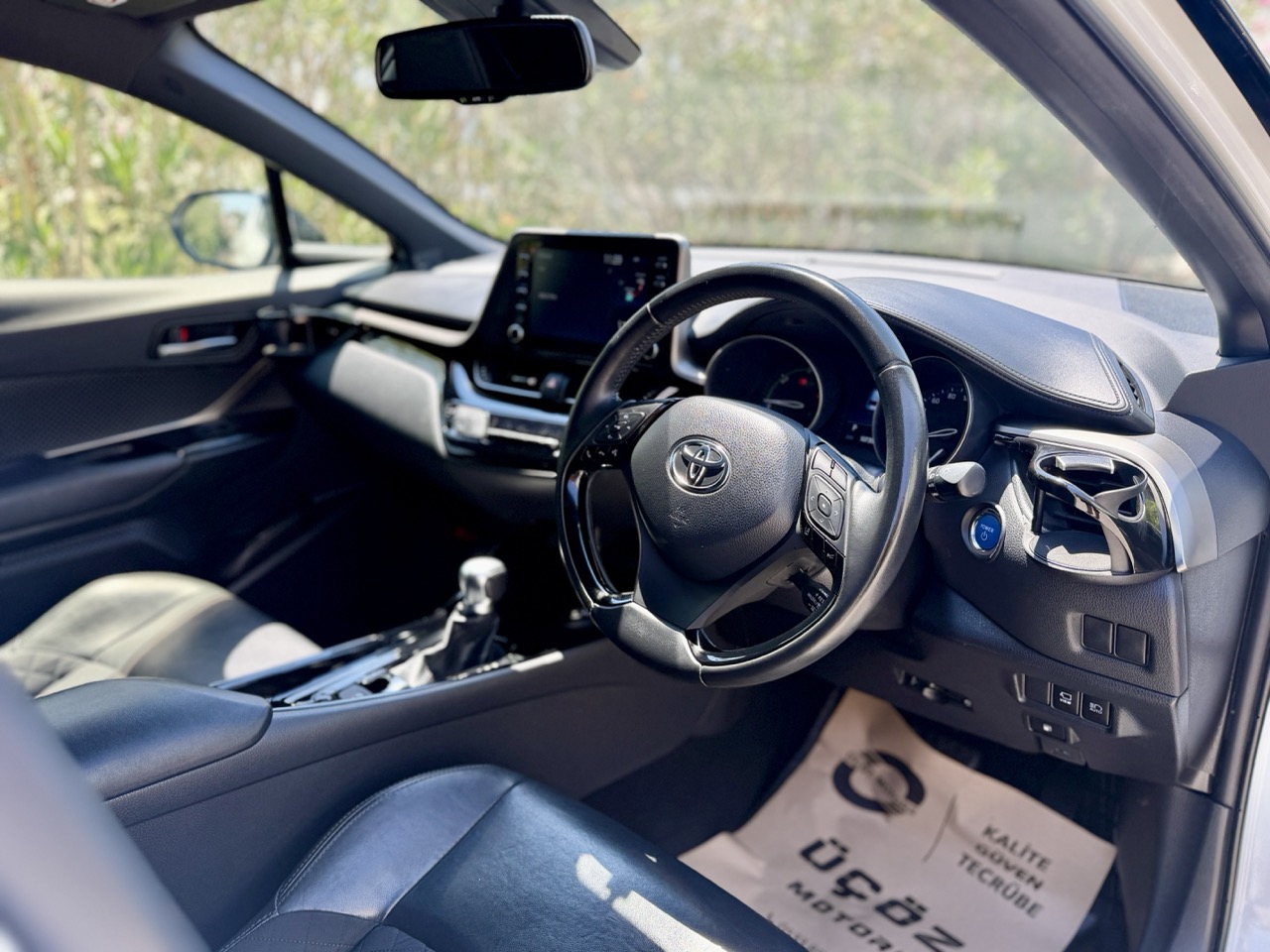 
								Toyota CH-R full									