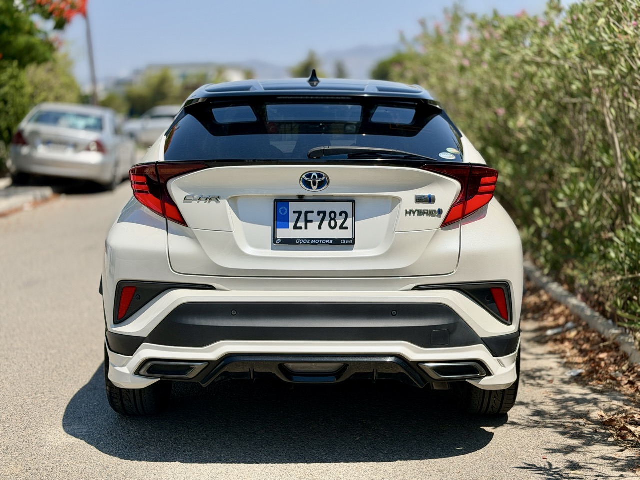 
								Toyota CH-R full									