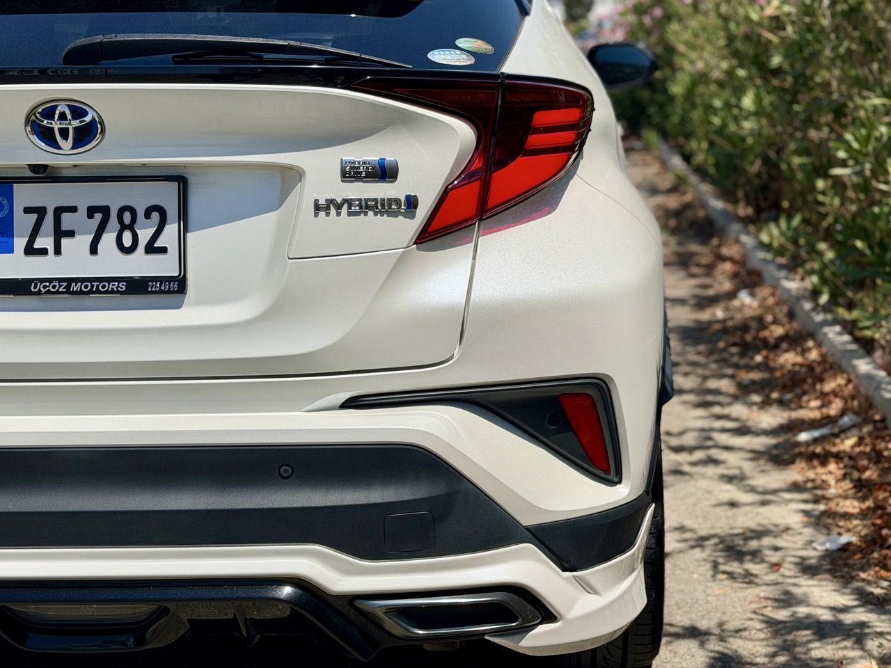 
								Toyota CH-R full									