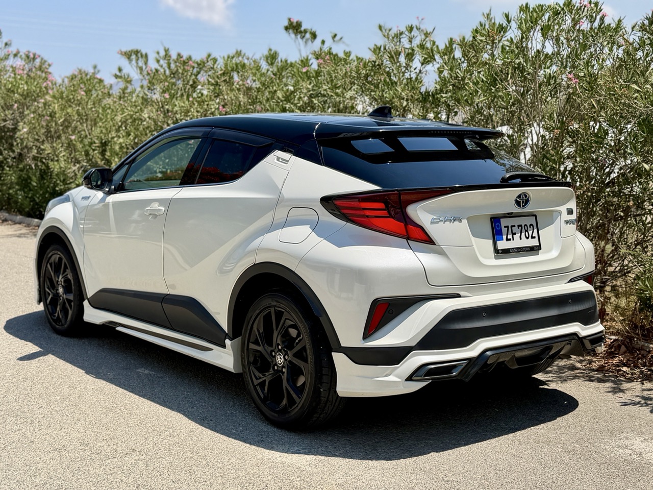 
								Toyota CH-R full									