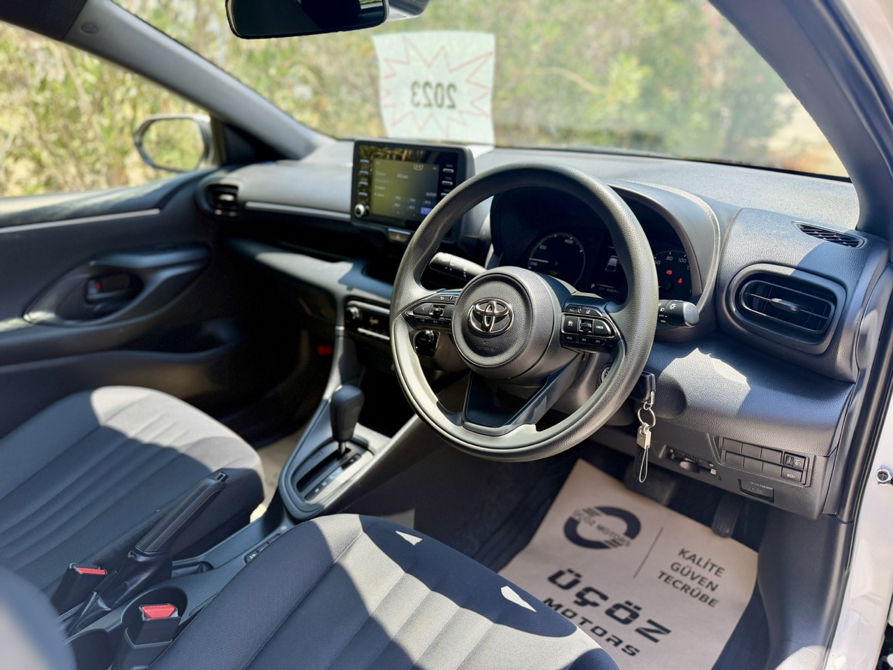 
								TOYOTA YARIS HIBRIT full									