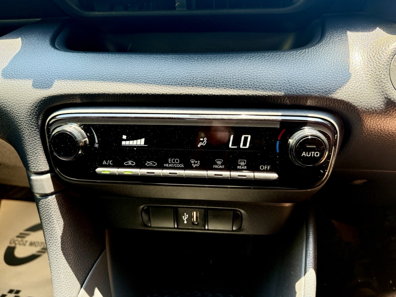 
								TOYOTA YARIS HIBRIT full									