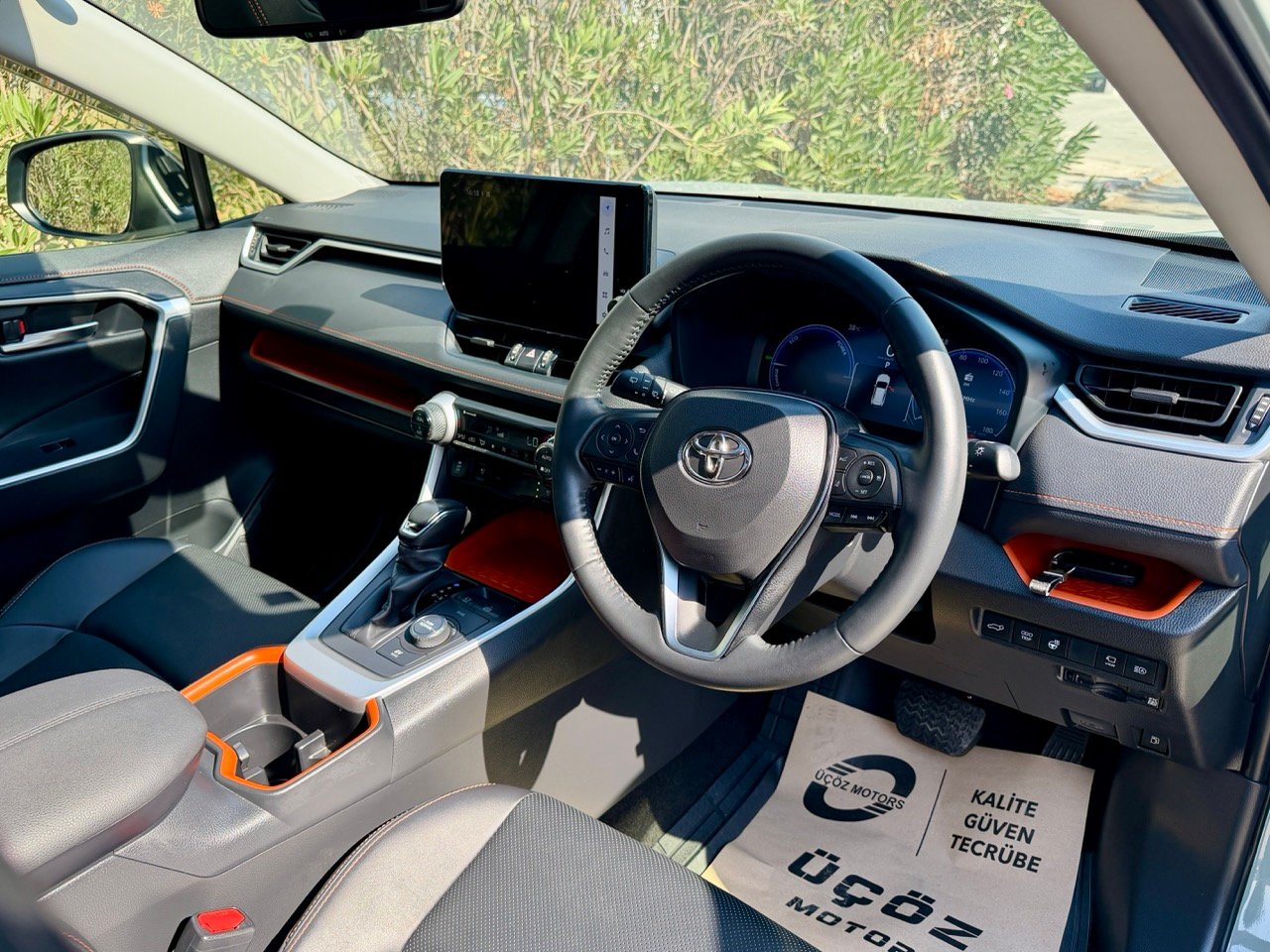 
								Toyota RAV4 full									