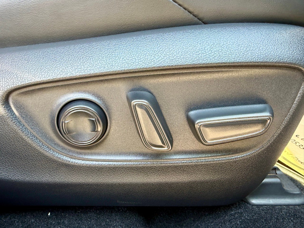
								Toyota RAV4 full									