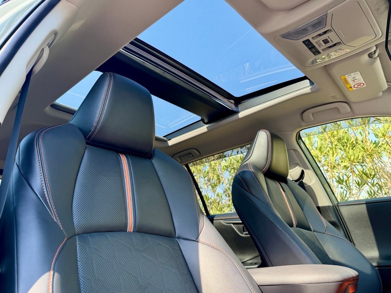 
								Toyota RAV4 full									