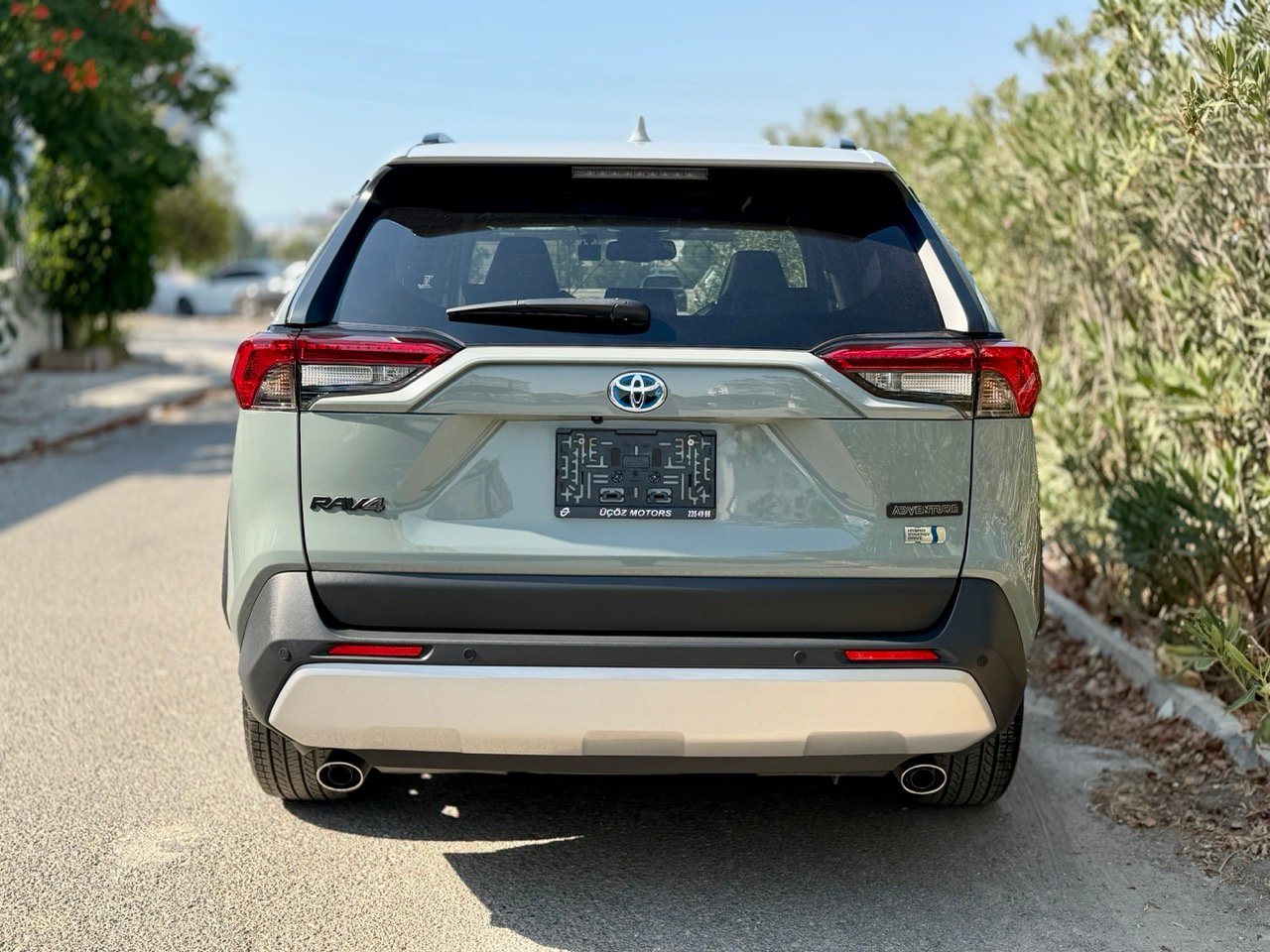 
								Toyota RAV4 full									