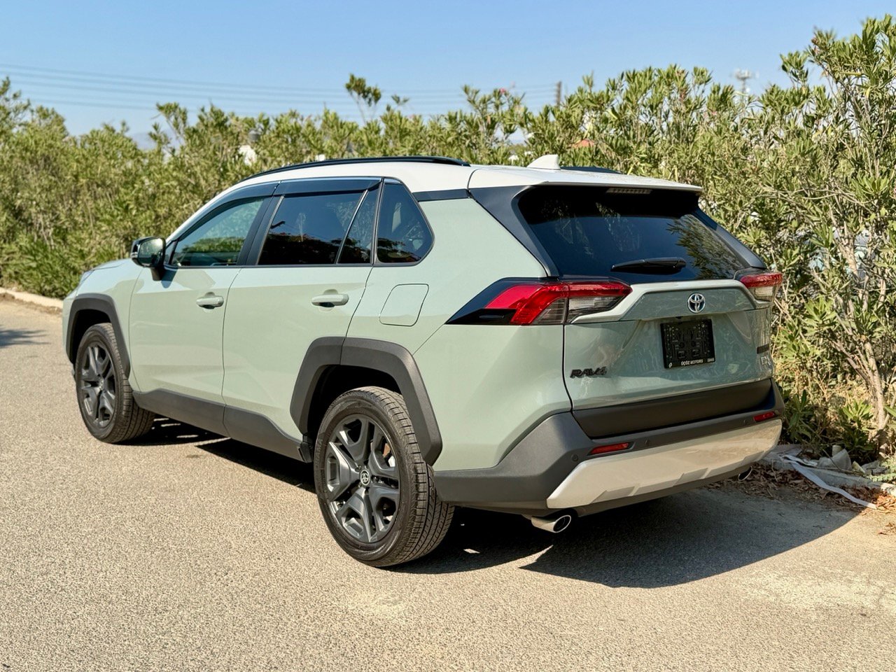 
								Toyota RAV4 full									