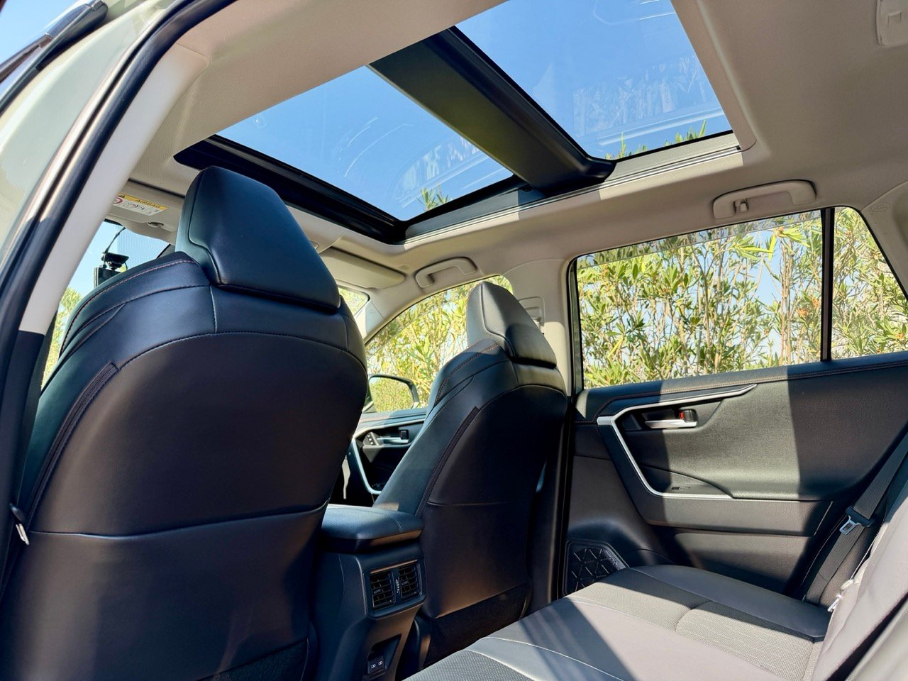 
								Toyota RAV4 full									
