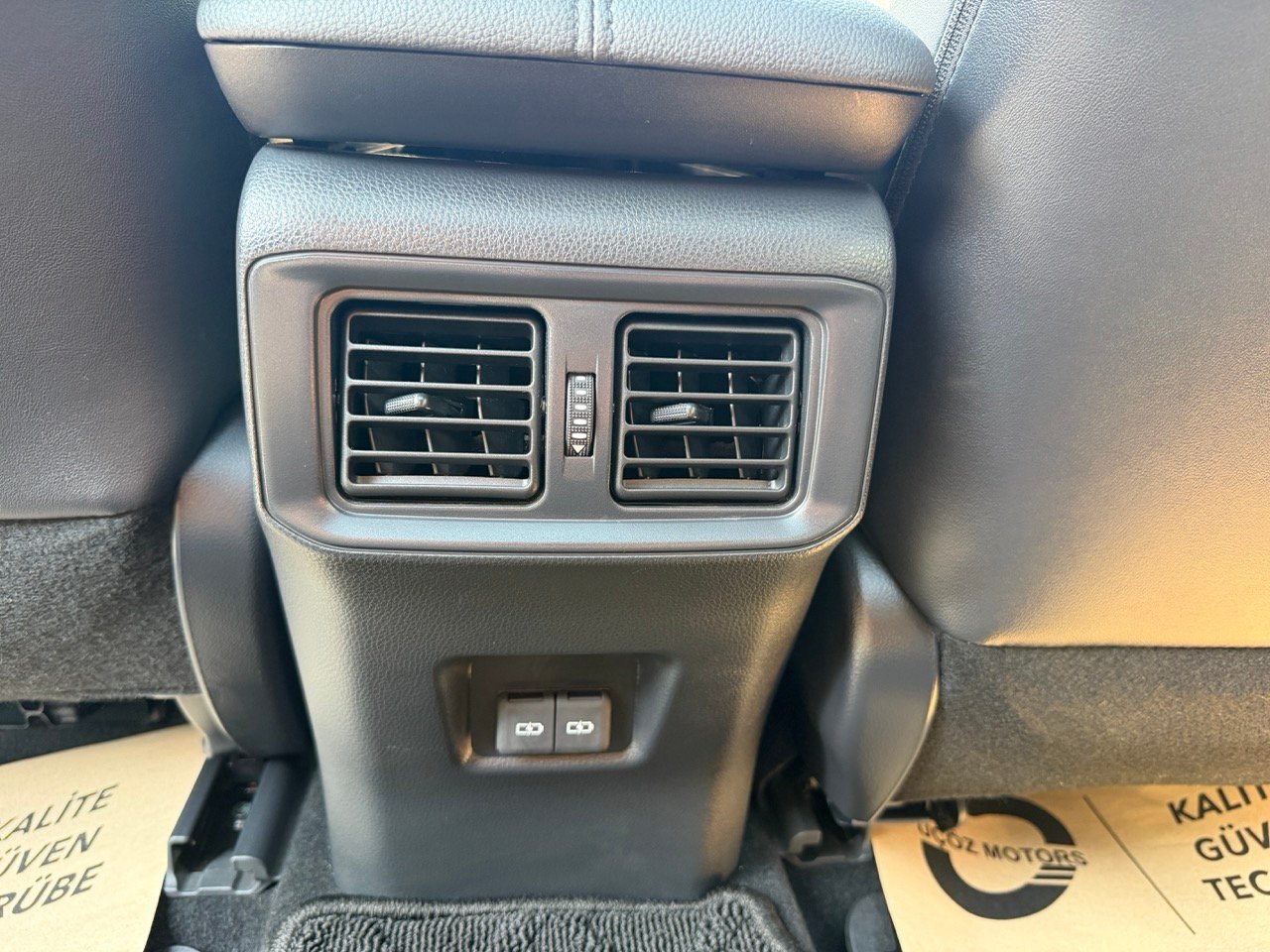 
								Toyota RAV4 full									