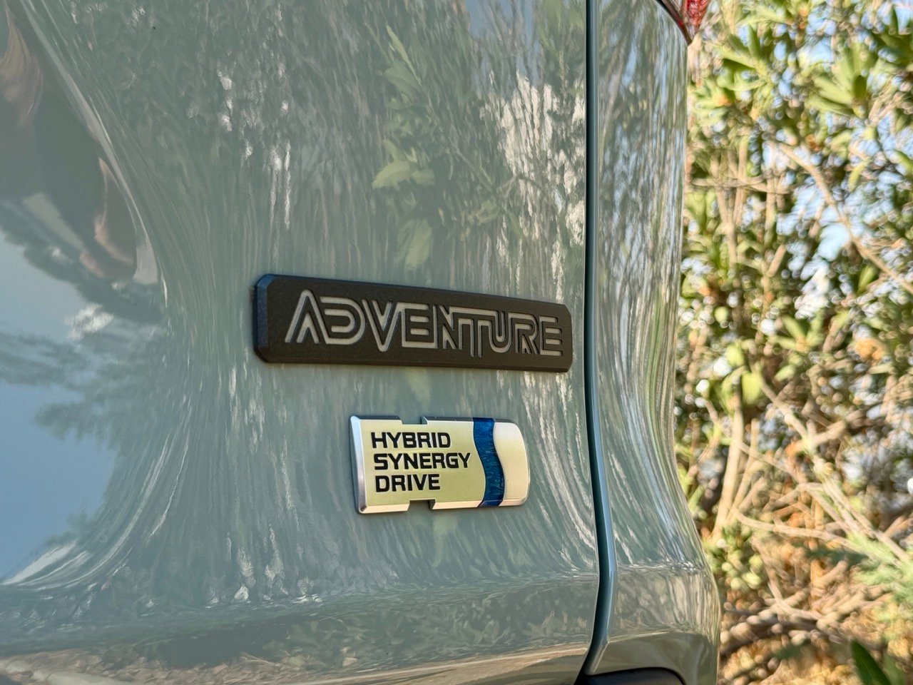 
								Toyota RAV4 full									