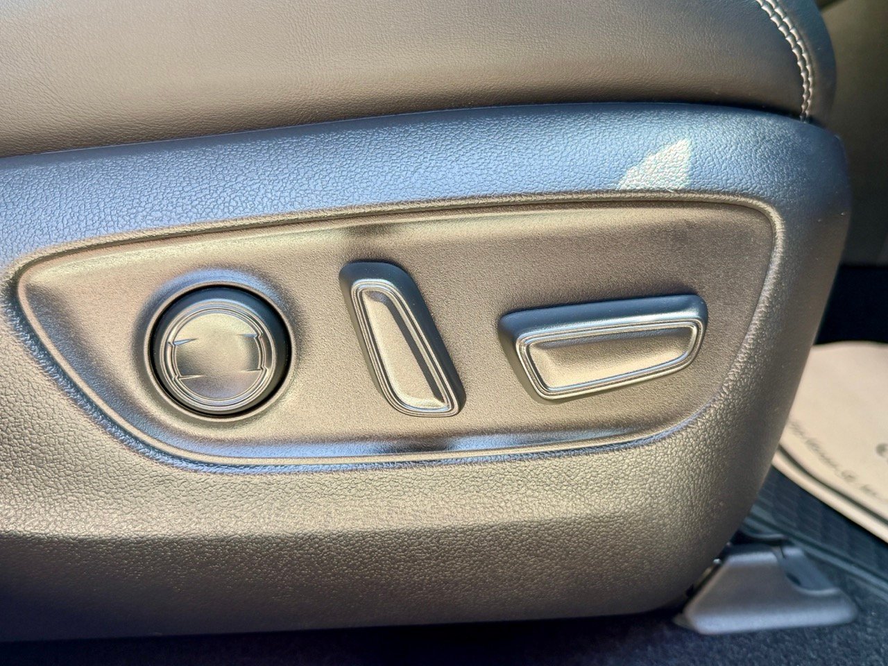 
								TOYOTA RAV4 full									