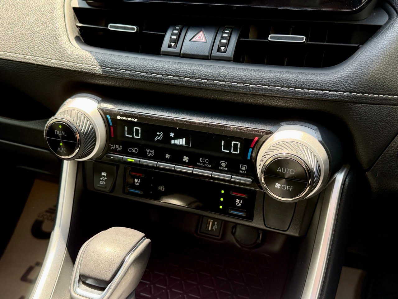 
								TOYOTA RAV4 full									