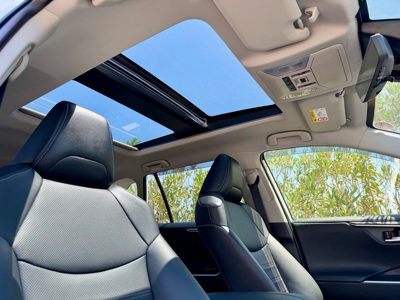 
								TOYOTA RAV4 full									