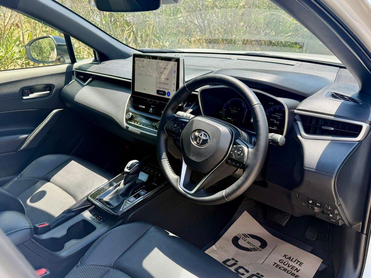 
								TOYOTA COROLLA CROSS full									