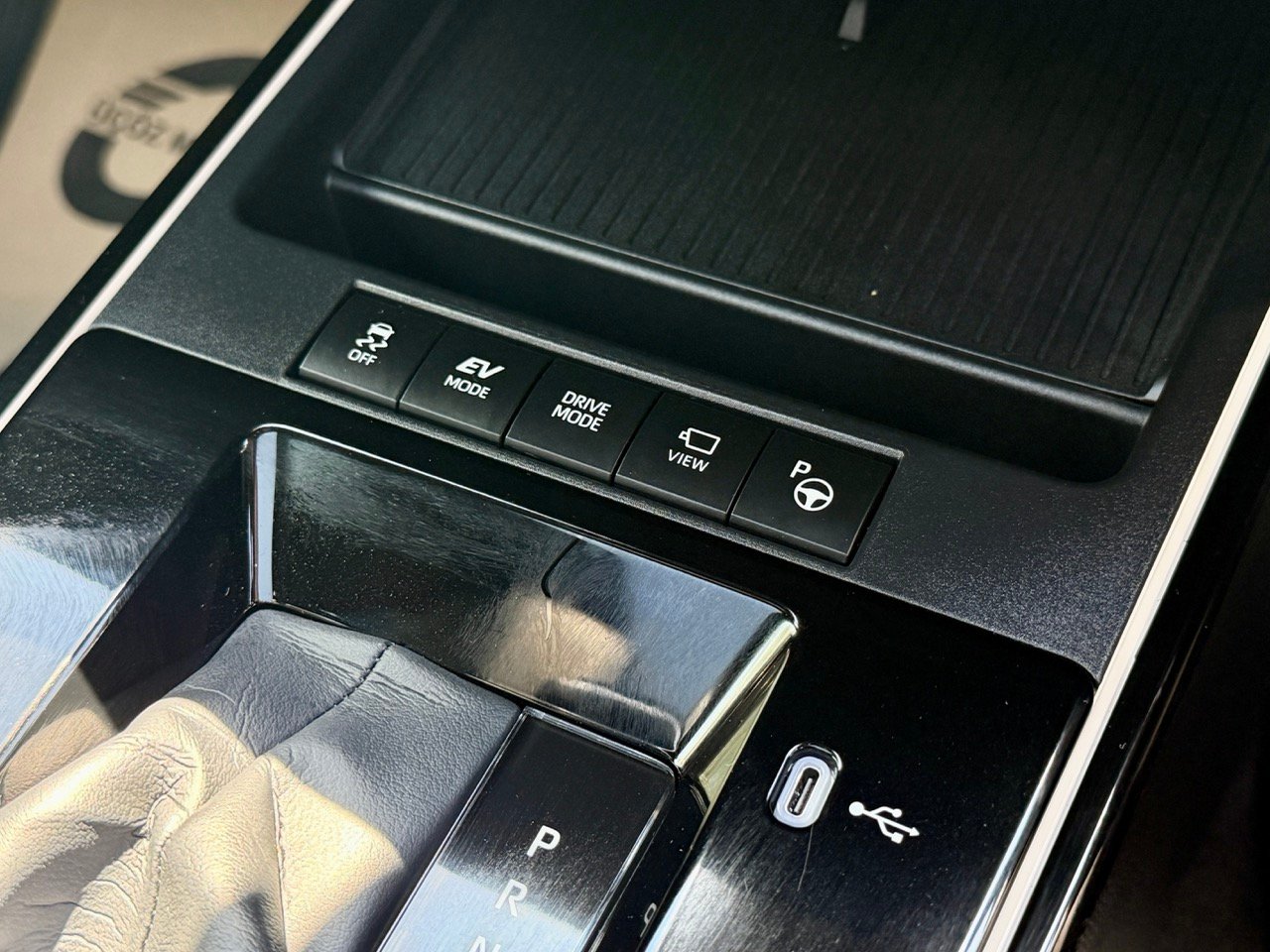
								TOYOTA COROLLA CROSS full									