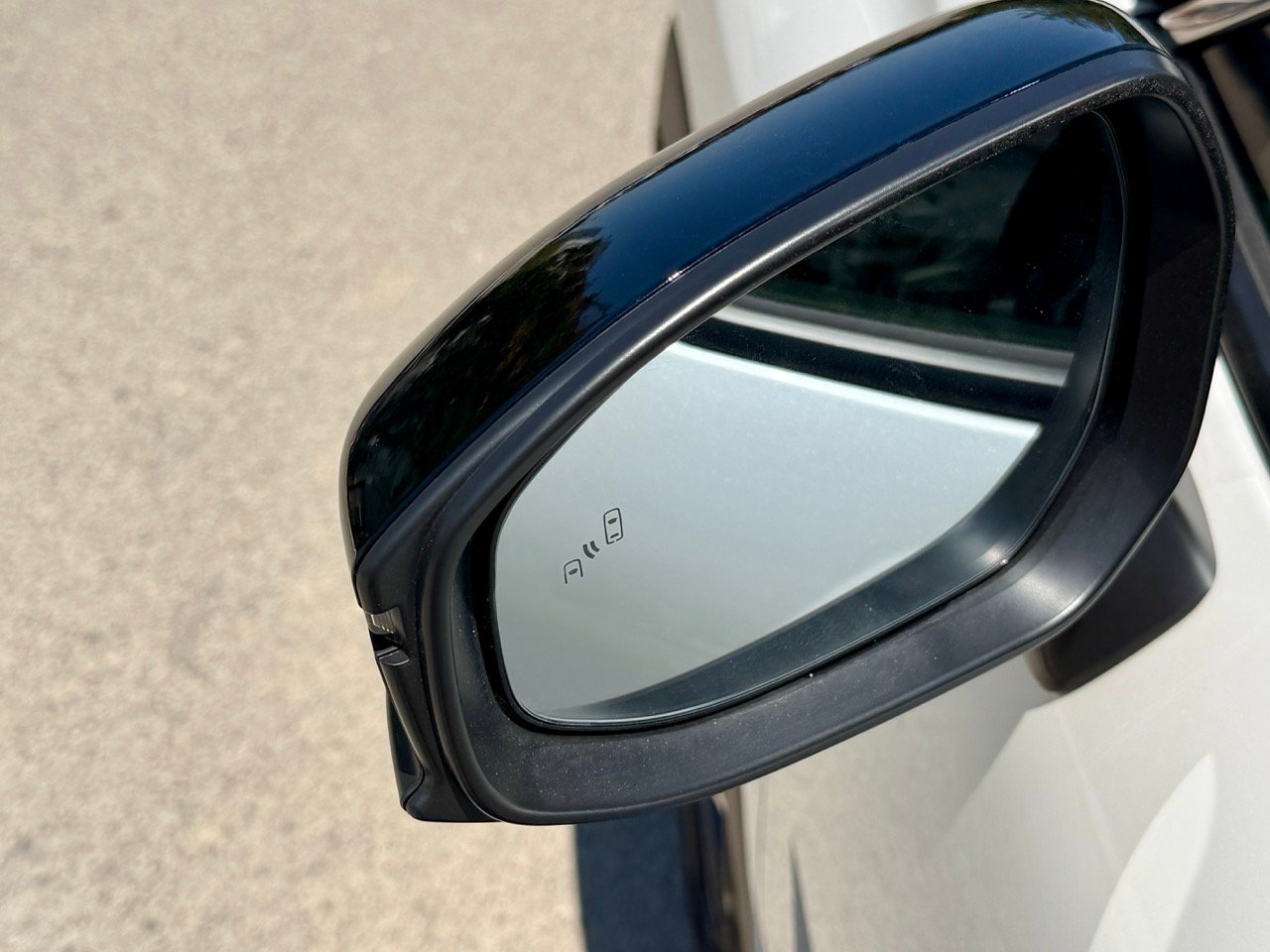 
								TOYOTA COROLLA CROSS full									
