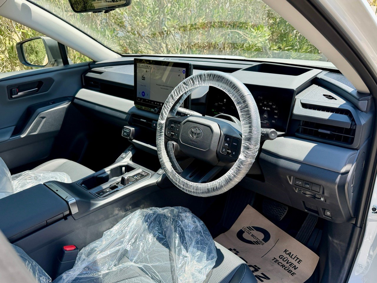 
								TOYOTA RAV 4 full									
