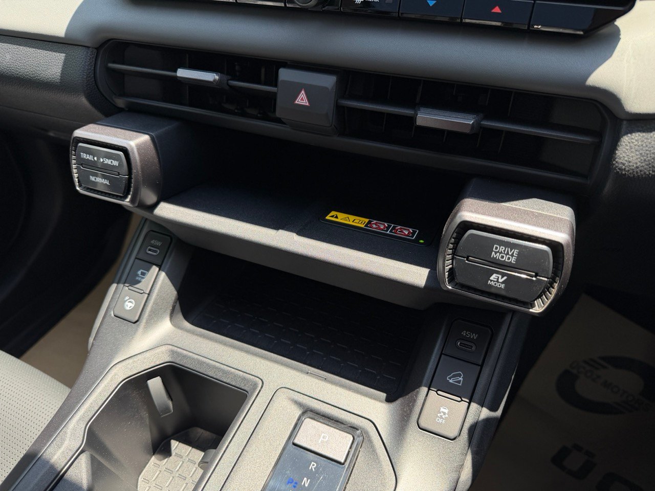 
								TOYOTA RAV 4 full									