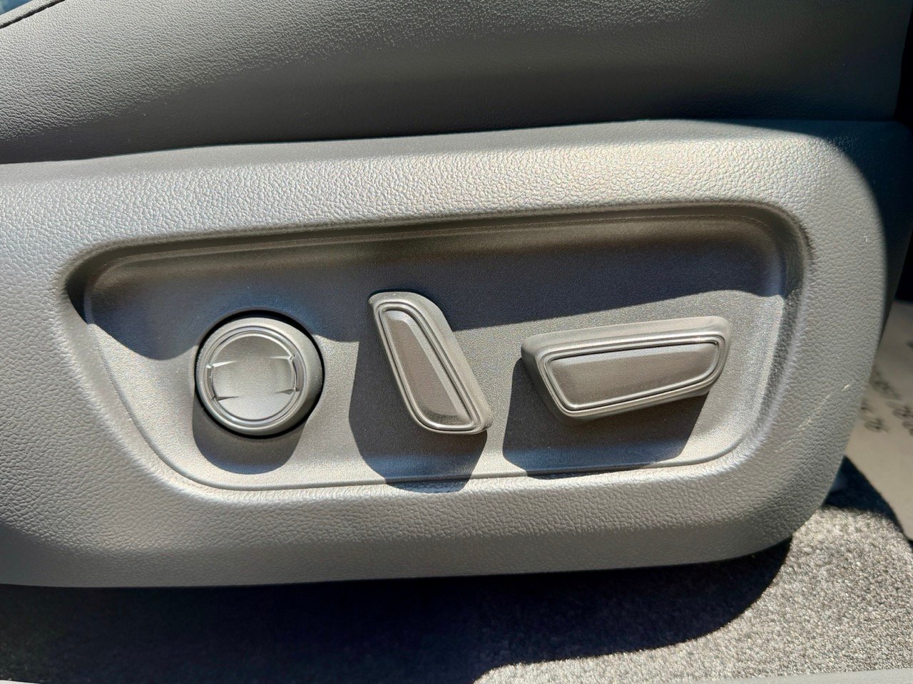 
								TOYOTA RAV 4 full									