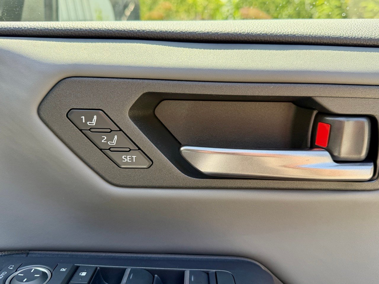 
								TOYOTA RAV 4 full									