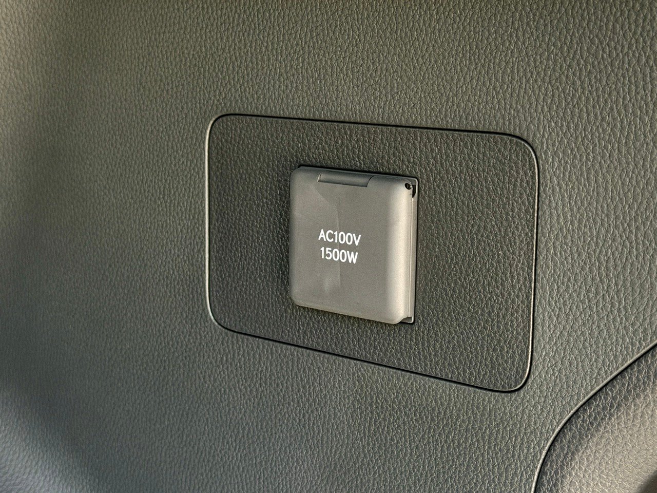 
								TOYOTA RAV 4 full									