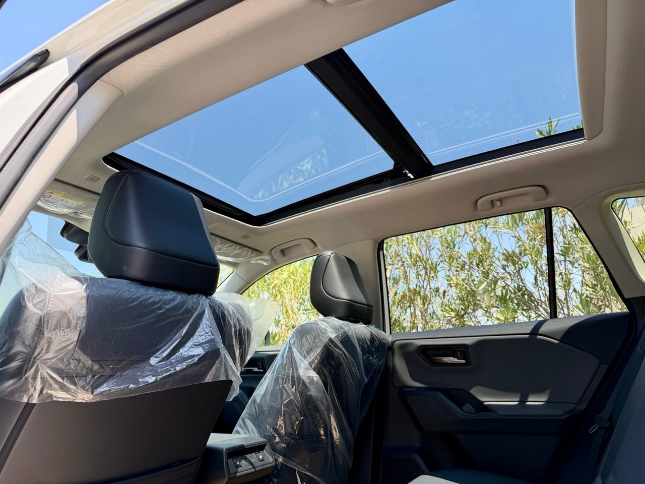 
								TOYOTA RAV 4 full									
