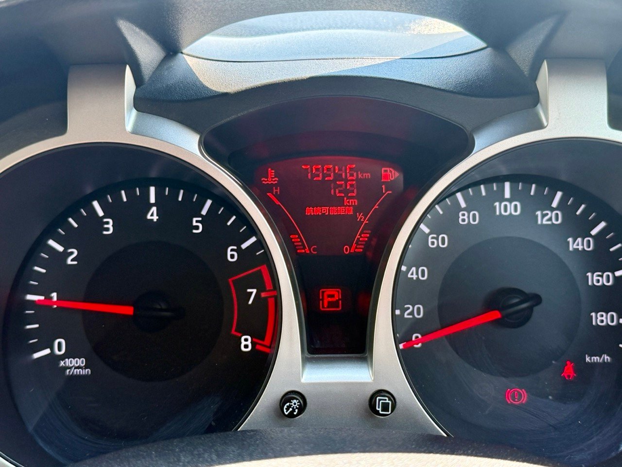 
								NISSAN JUKE full									