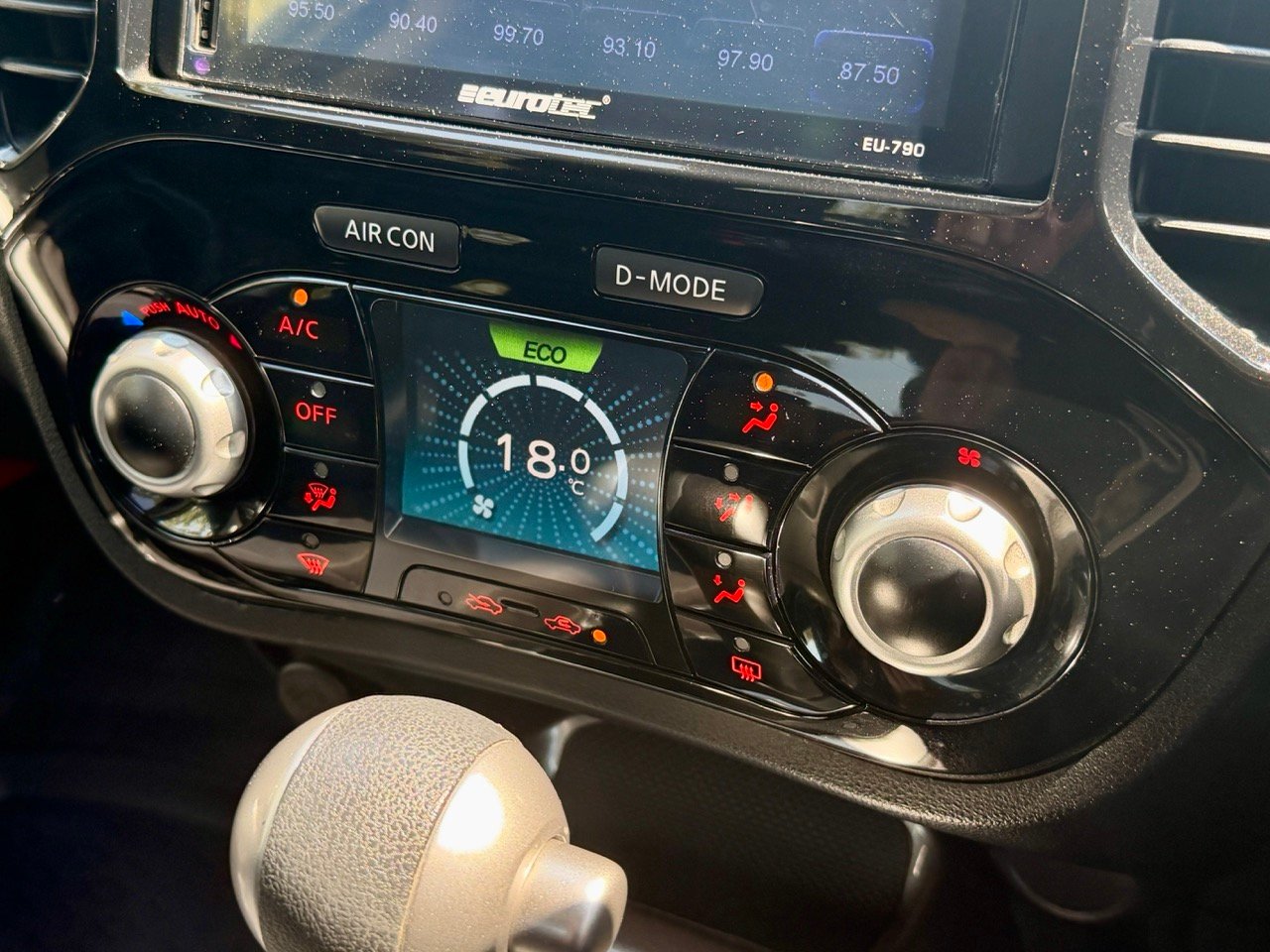 
								NISSAN JUKE full									