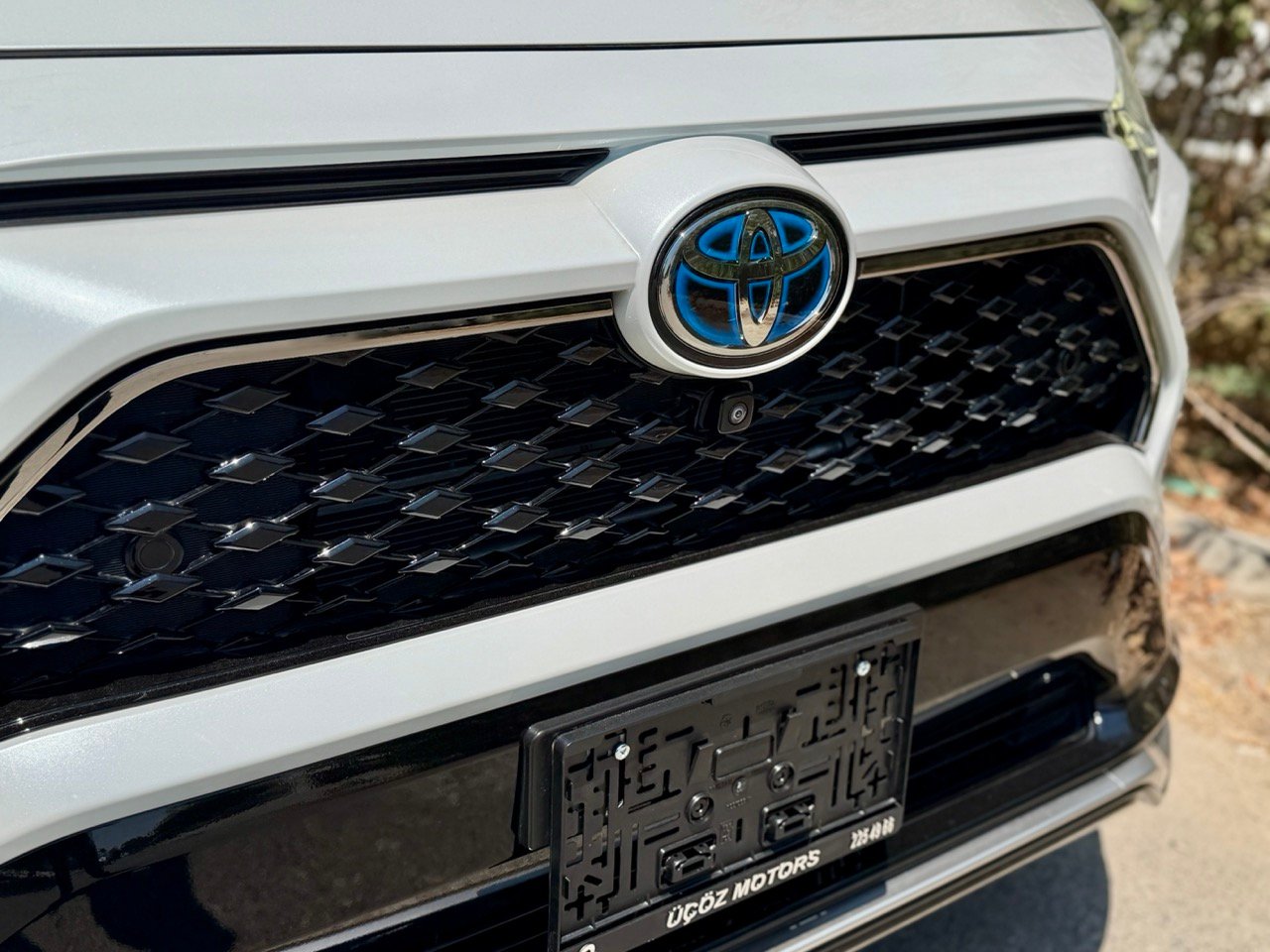 
								TOYOTA RAV4 PLUG IN HYBIRD full									