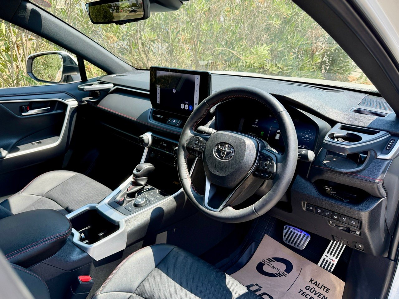 
								TOYOTA RAV4 PLUG IN HYBIRD full									