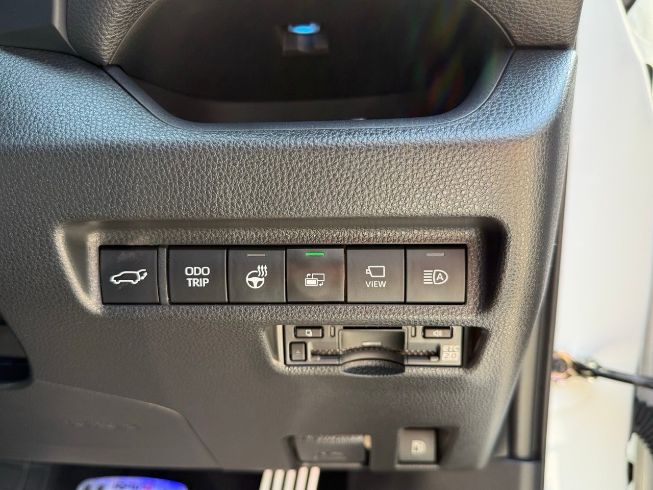 
								TOYOTA RAV4 PLUG IN HYBIRD full									