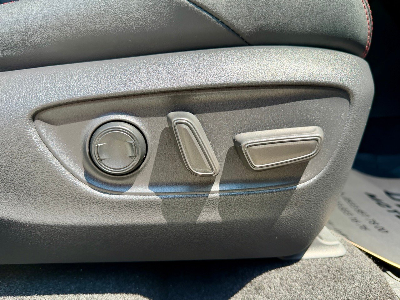 
								TOYOTA RAV4 PLUG IN HYBIRD full									