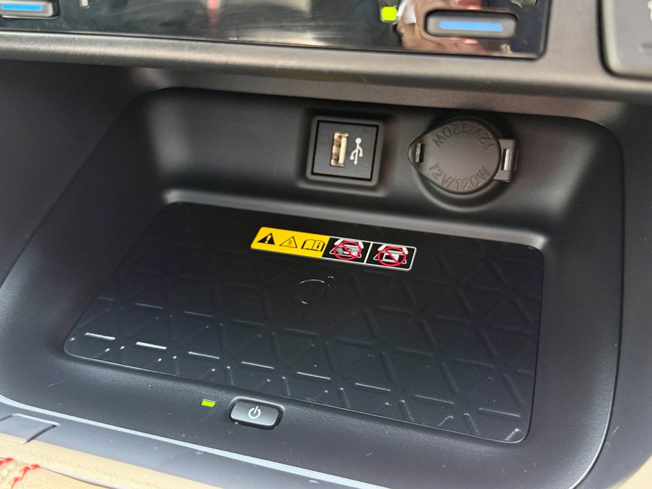 
								TOYOTA RAV4 PLUG IN HYBIRD full									