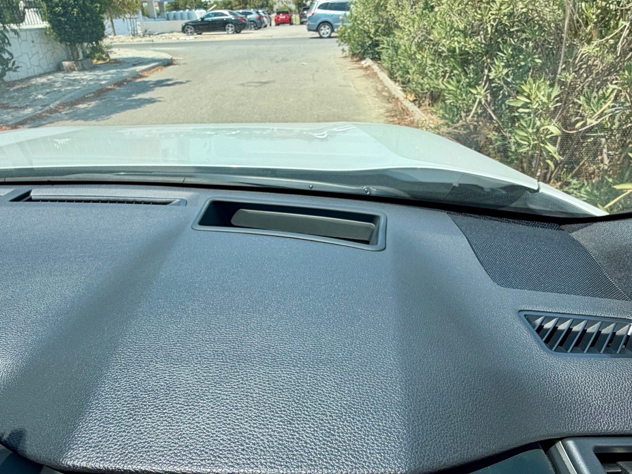
								TOYOTA RAV4 PLUG IN HYBIRD full									
