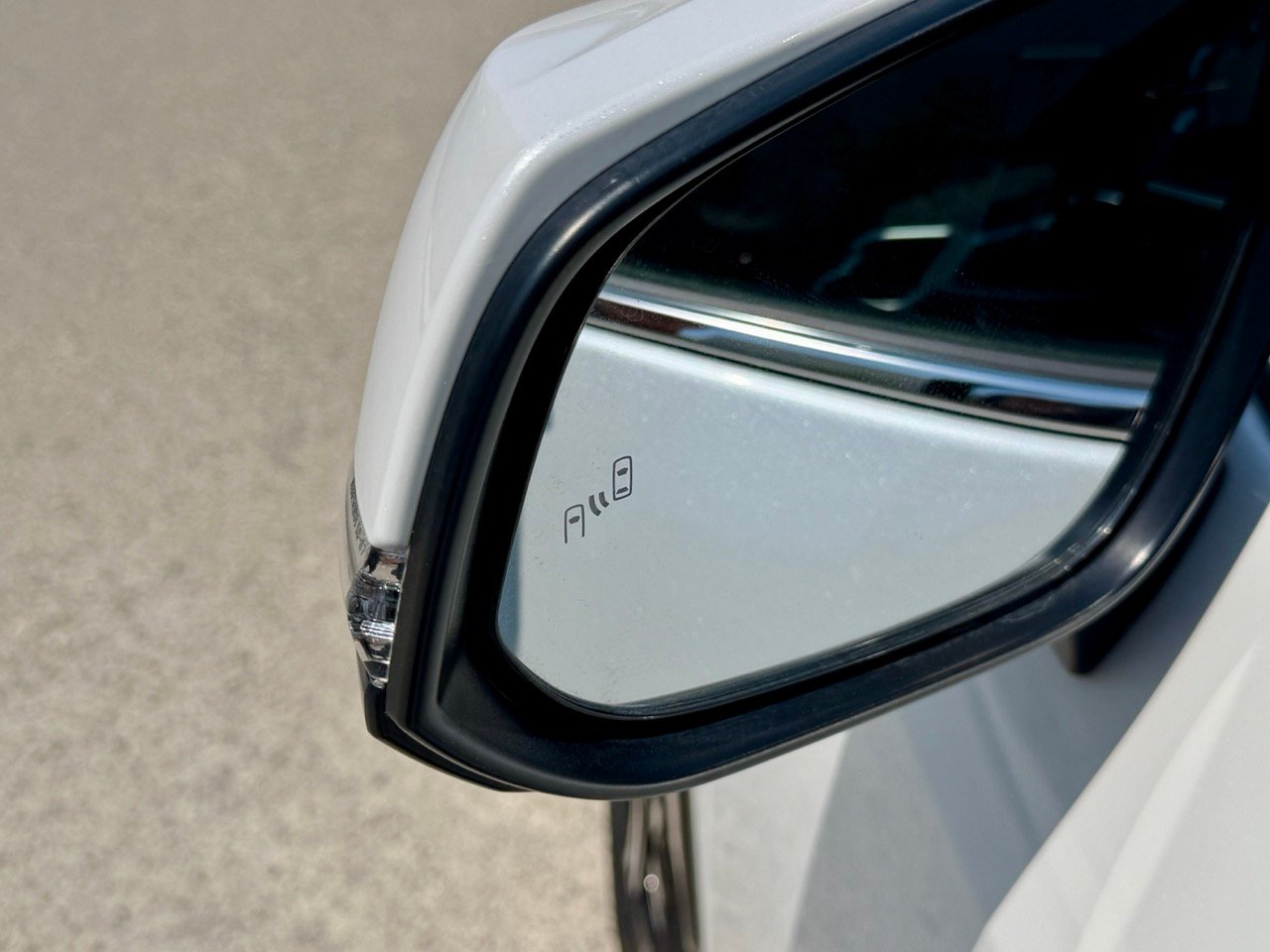
								TOYOTA RAV4 PLUG IN HYBIRD full									