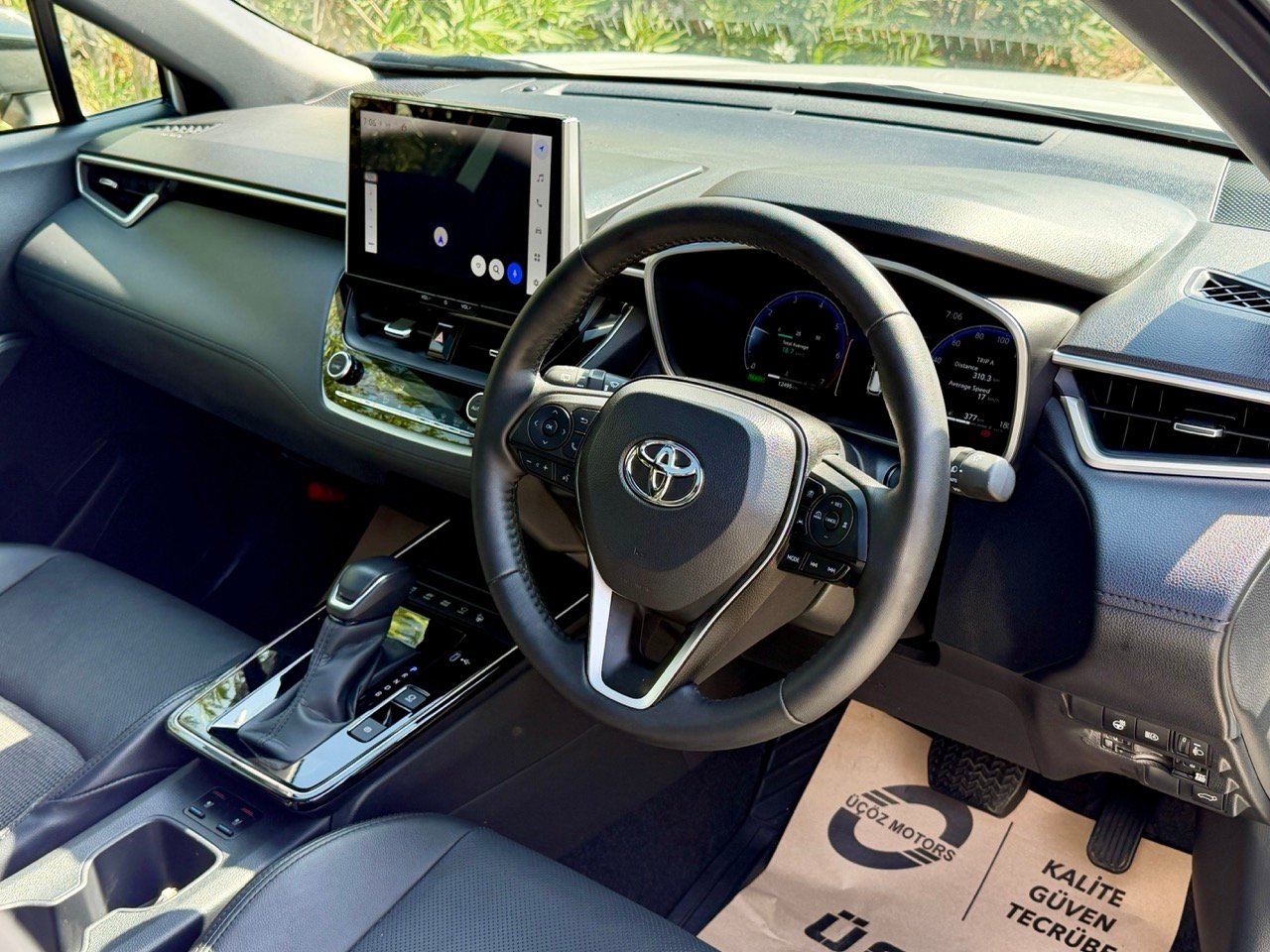 
Toyota Corolla Cross Hibrit full									