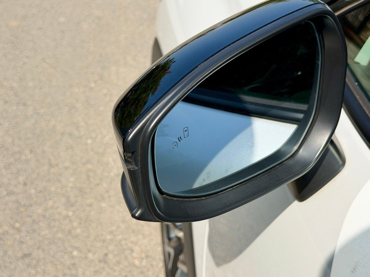 
Toyota Corolla Cross Hibrit full									