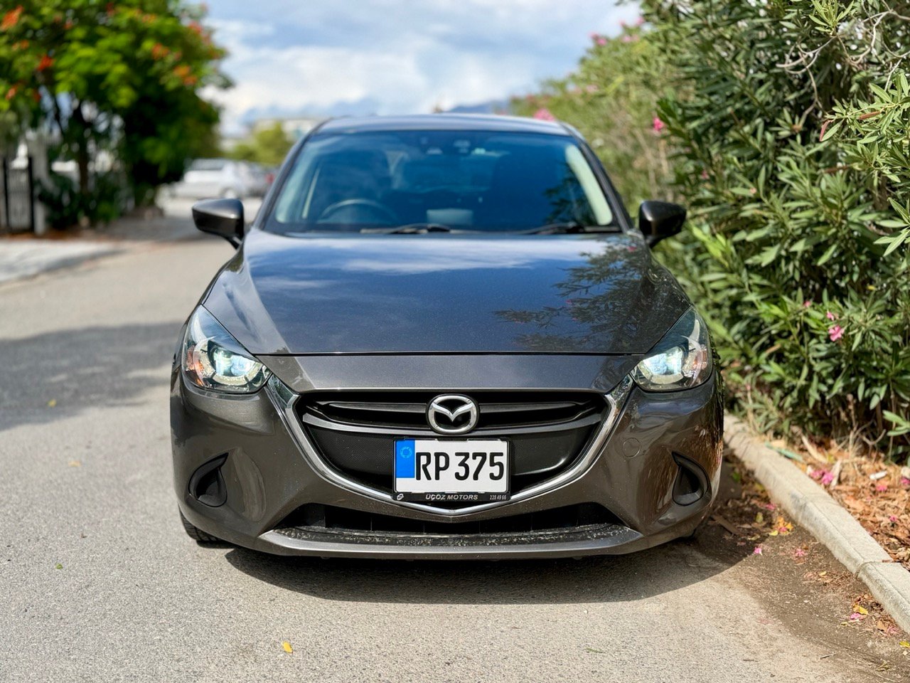 
Mazda Demio full									