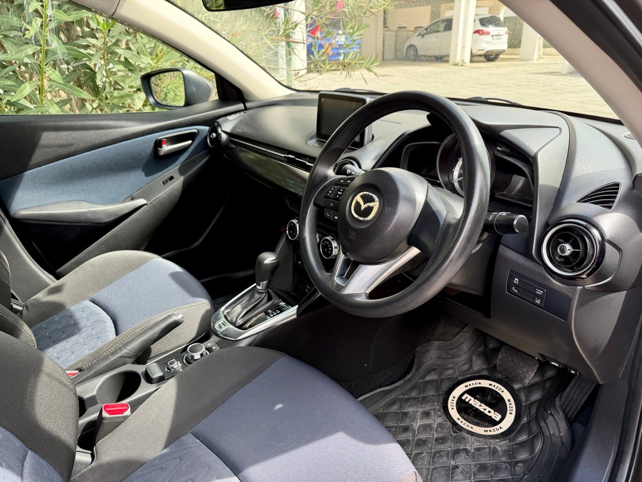 
Mazda Demio full									