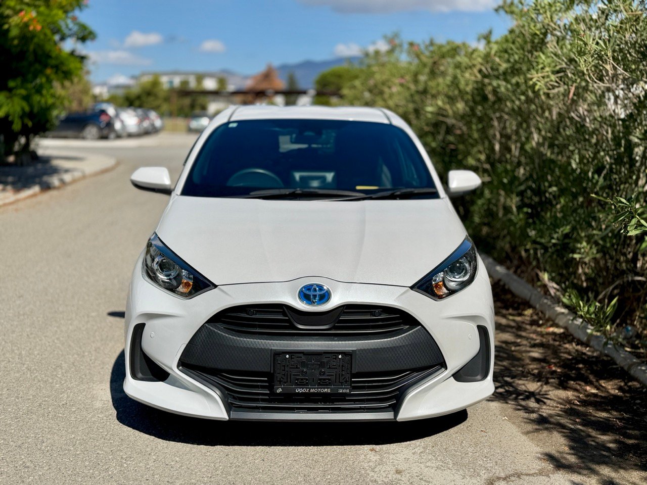 
TOYOTA YARIS HIBRIT full									