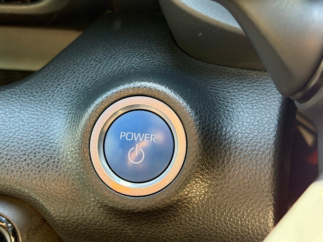 
TOYOTA YARIS HIBRIT full									